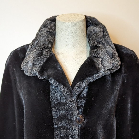NOVELTI Black Modacrylic Luxury Cuddly Soft Faux Fur Coat. Size 5/6 P - Picture 2 of 12